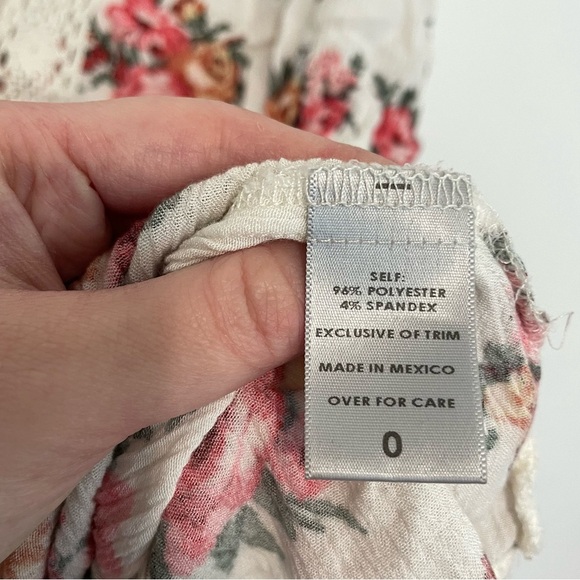 LOVESICK BY TORRID 0 Plus Size White Pink Floral Crochet Lace Short Sleeve Top - Picture 11 of 16